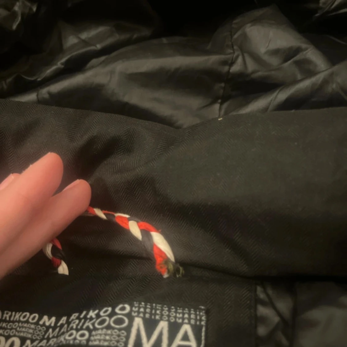 Svart pufferjacka från Marikoo - 3