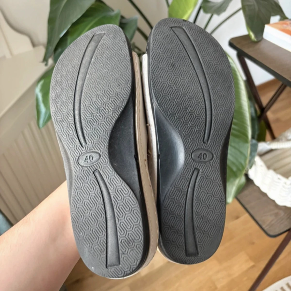 Beige sandaler med spänne från Prmax - 3