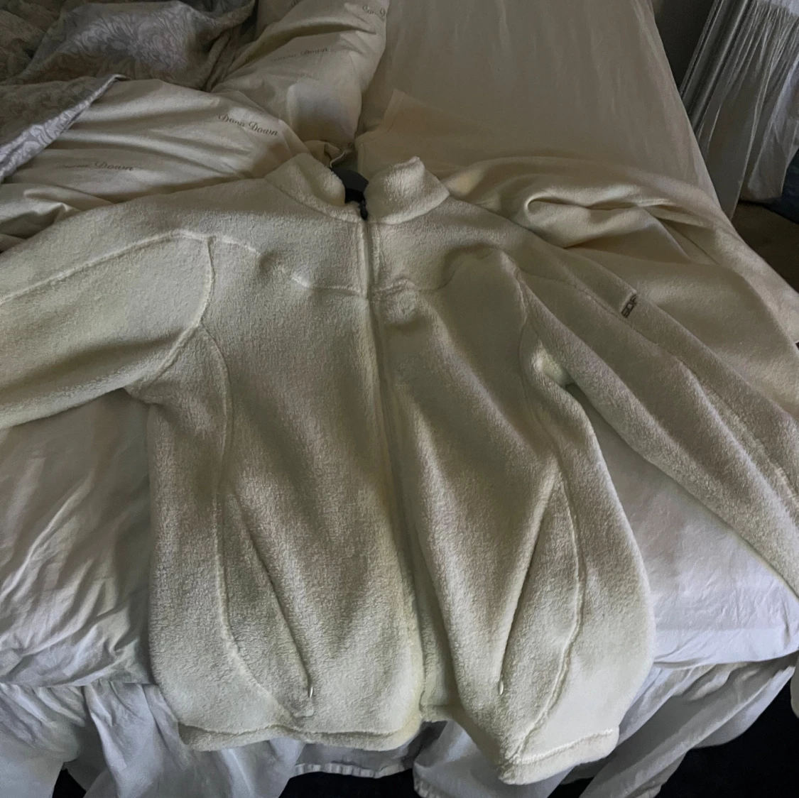 Vit fleecejacka med dragkedja