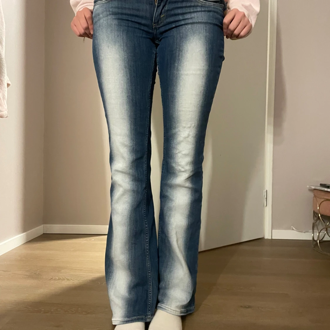 Blå bootcut jeans från Weekday, W27 - 2