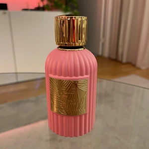 Paris Corner Qissa Pink - Säljer denna nya flaska av Paris Corners Qissa Pink. 100 ml. 