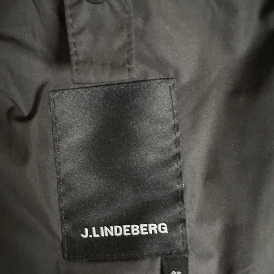 Svart dunväst från J.Lindeberg - 2