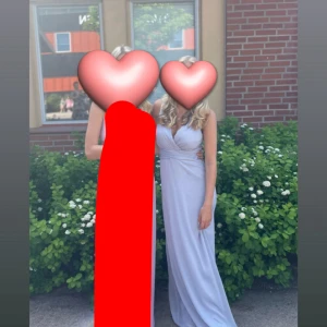 Balklänning  - Säljer min andra balklänning, Som är använd 1 gång🤩Med jätte skönt material och en fin ljus blå färg 