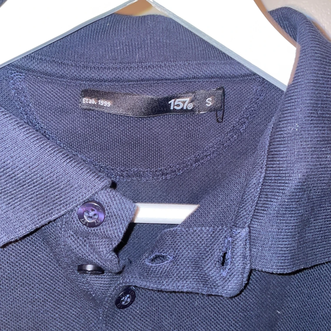 Mörkblå pikétröja från 157 - 2