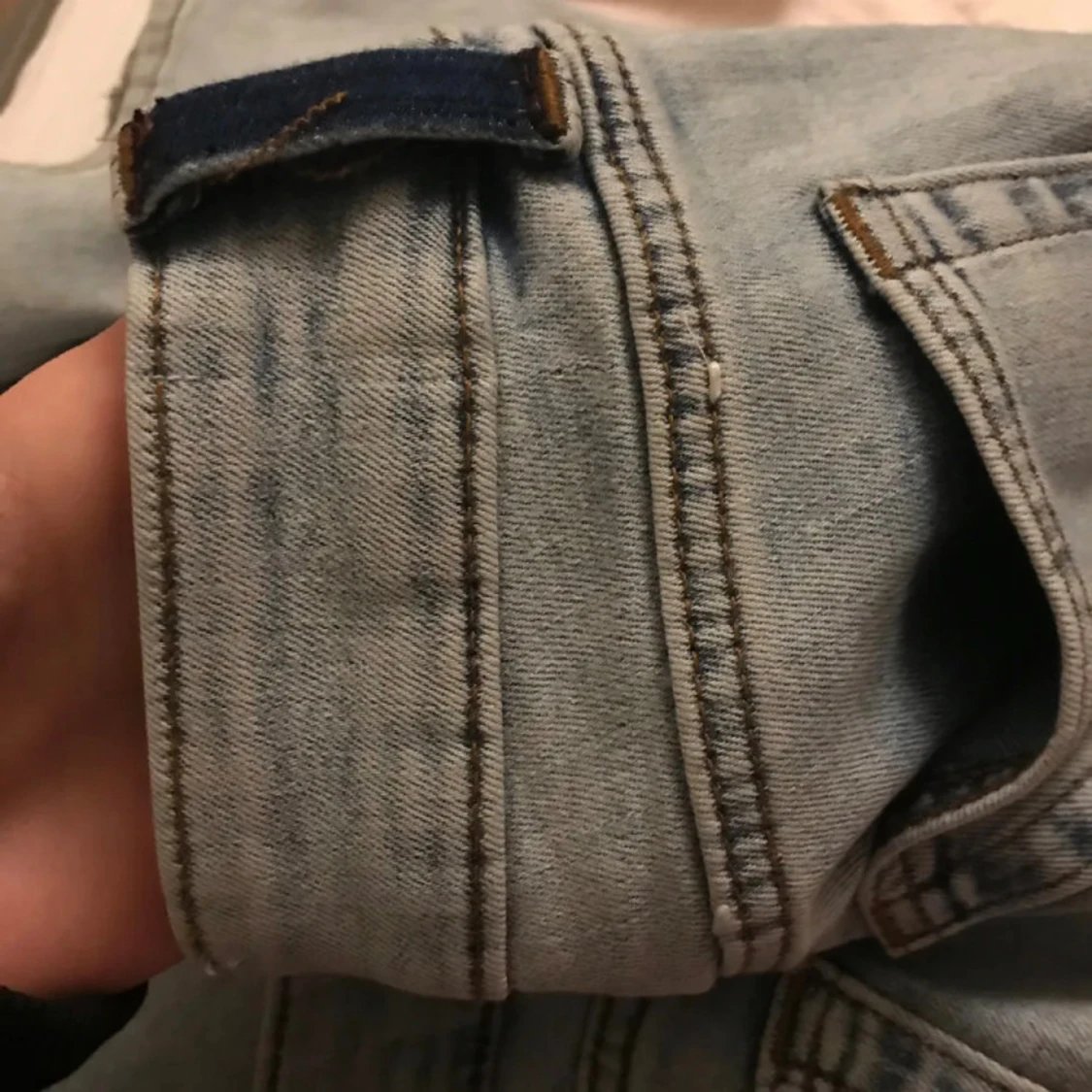 Ljusblå bootcut jeans med slitningar - 2