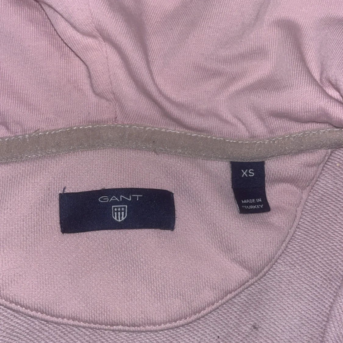 Ljusrosa hoodie från Gant XS - 2