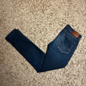 Replay anbass hyperflex jeans slim passform herr w31 - Replay anbass hyperflex jeans i slim passform. Nytt skick, inga defekter. Storlek W32 med skön wash. Postas samma dag som köp eller dagen därpå🙌💯