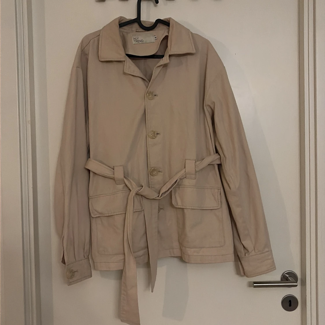 Beige overshirt från NLY Trend - 2