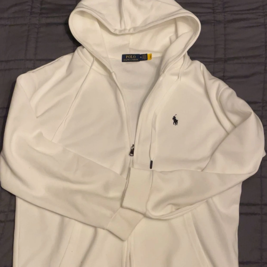 Vit hoodie från Polo Ralph Lauren (prisförslag) - 2
