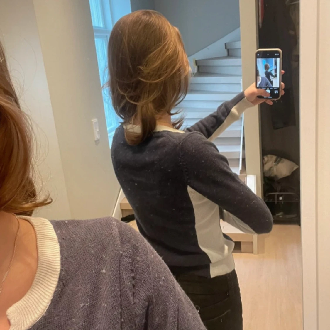 Mörkblå v-ringad tröja💕💕 - 1