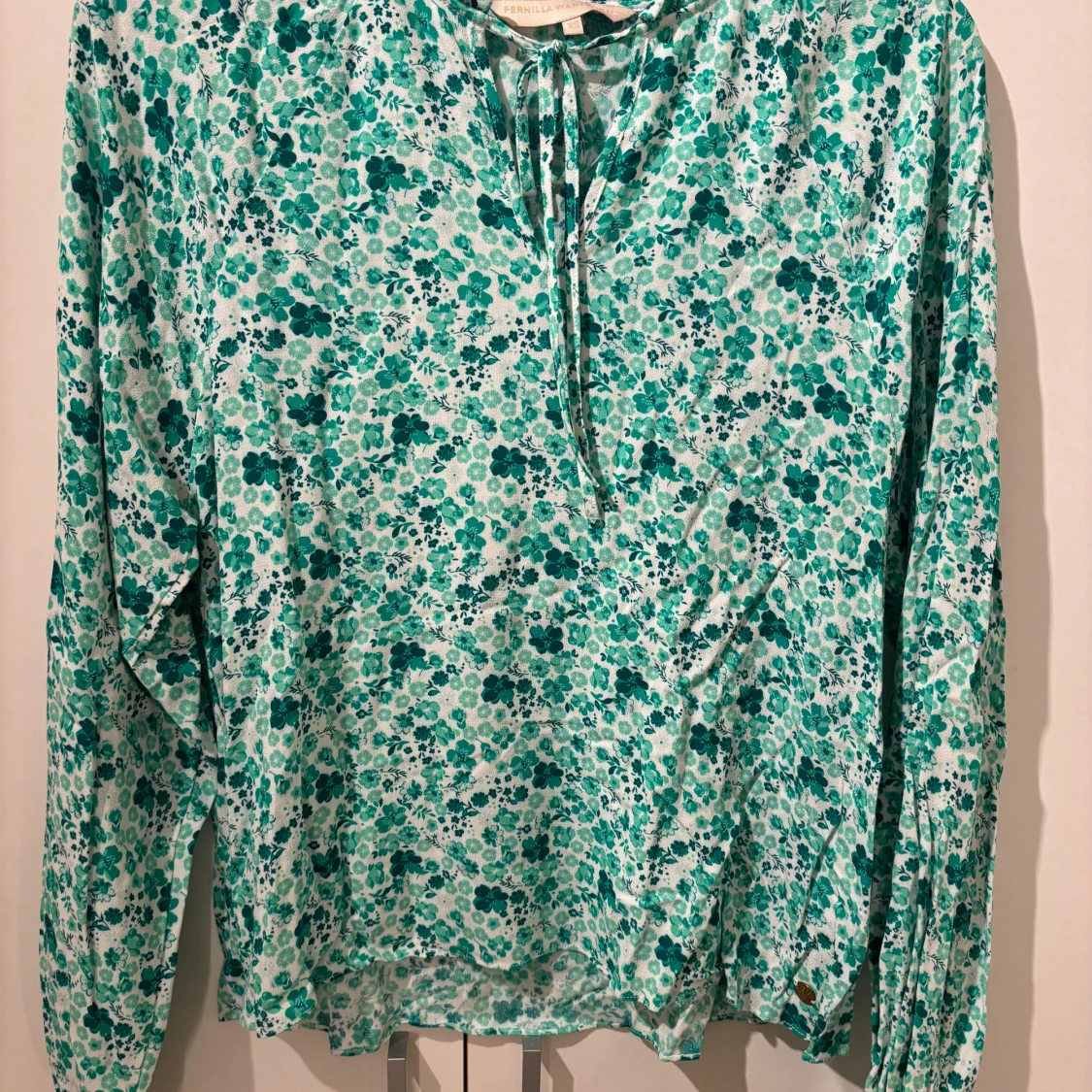 Blommig blus från Pernilla Wahlgren XS