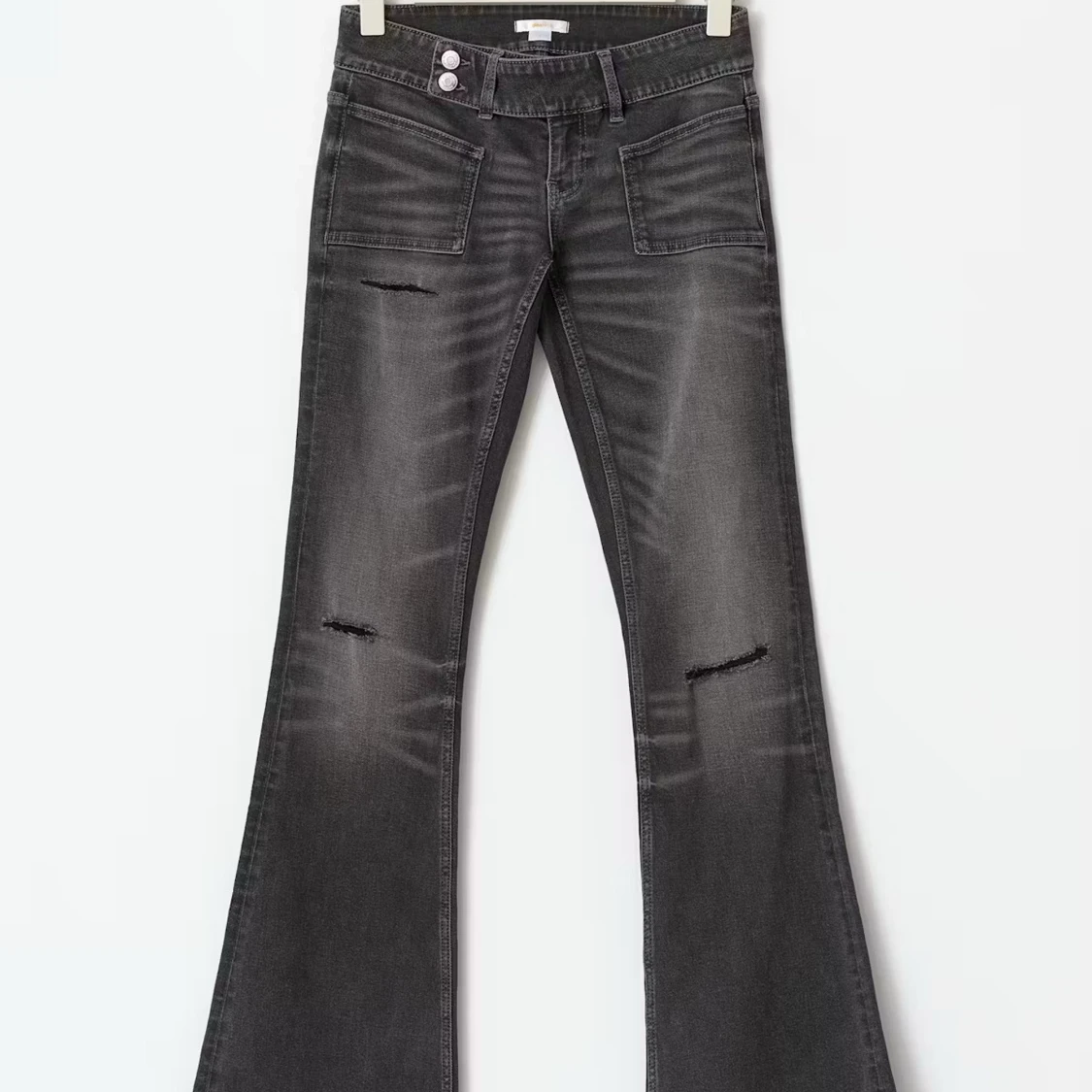Snygga gråa low waist bootcut jeans!!