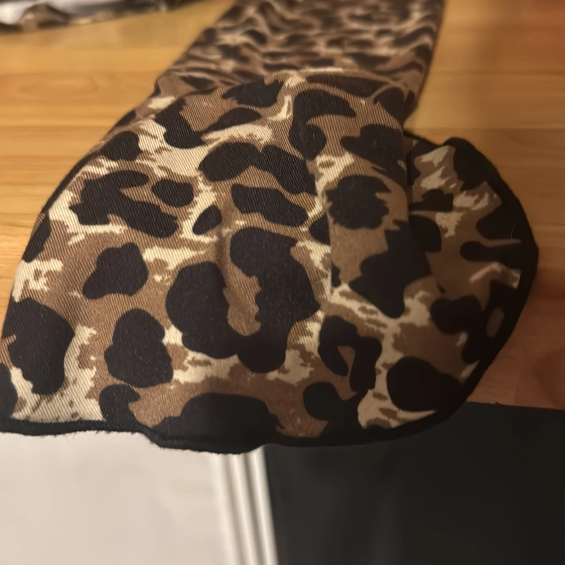 Leopardmönstrad mesh topp med snörning - 2