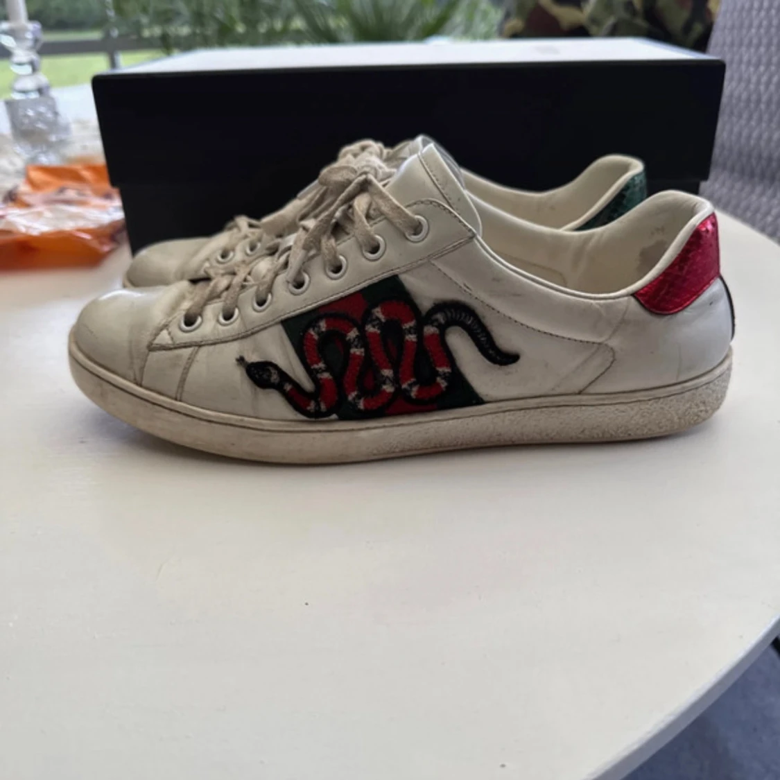 Gucci sneakers med orm broderi