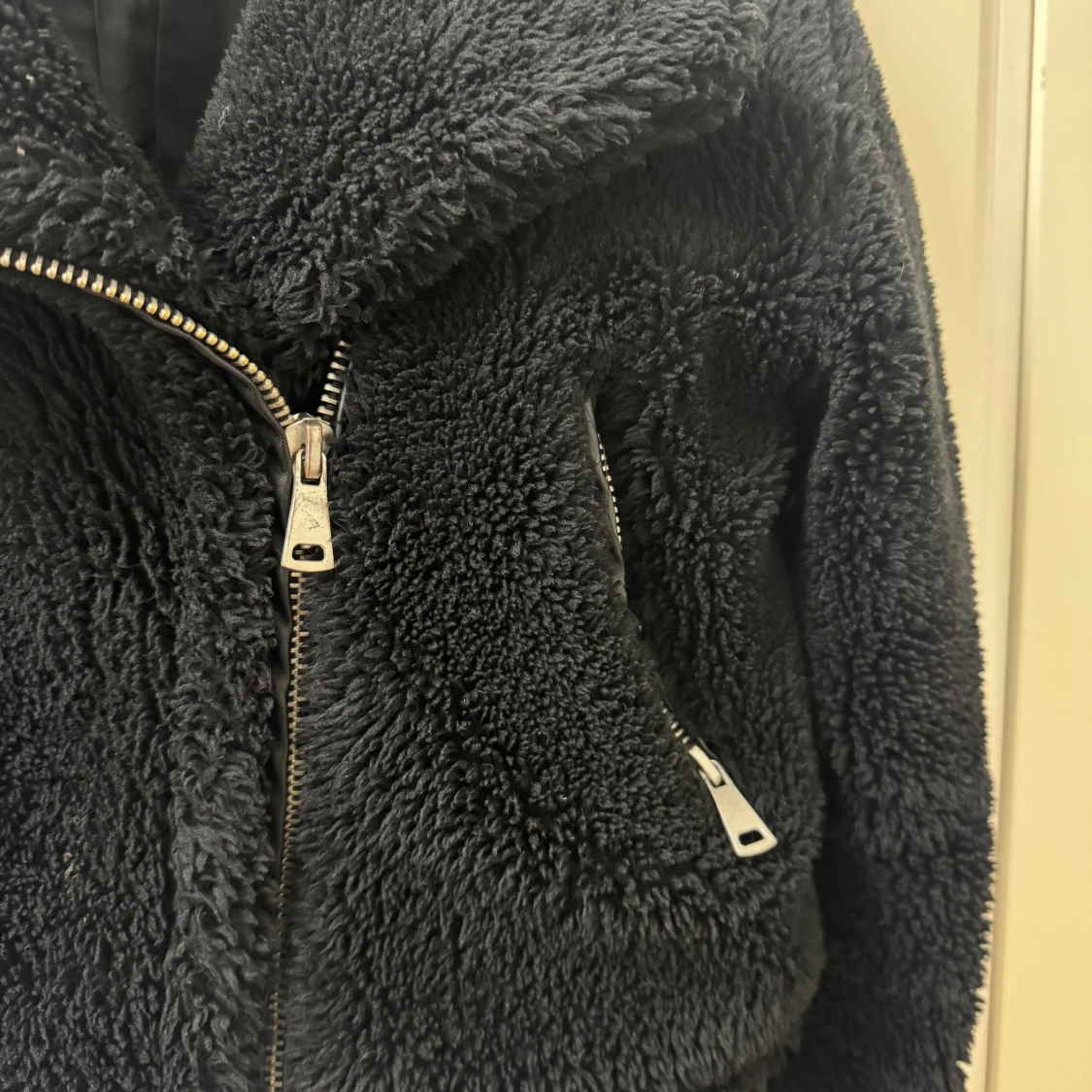 Svart teddyjacka - 3