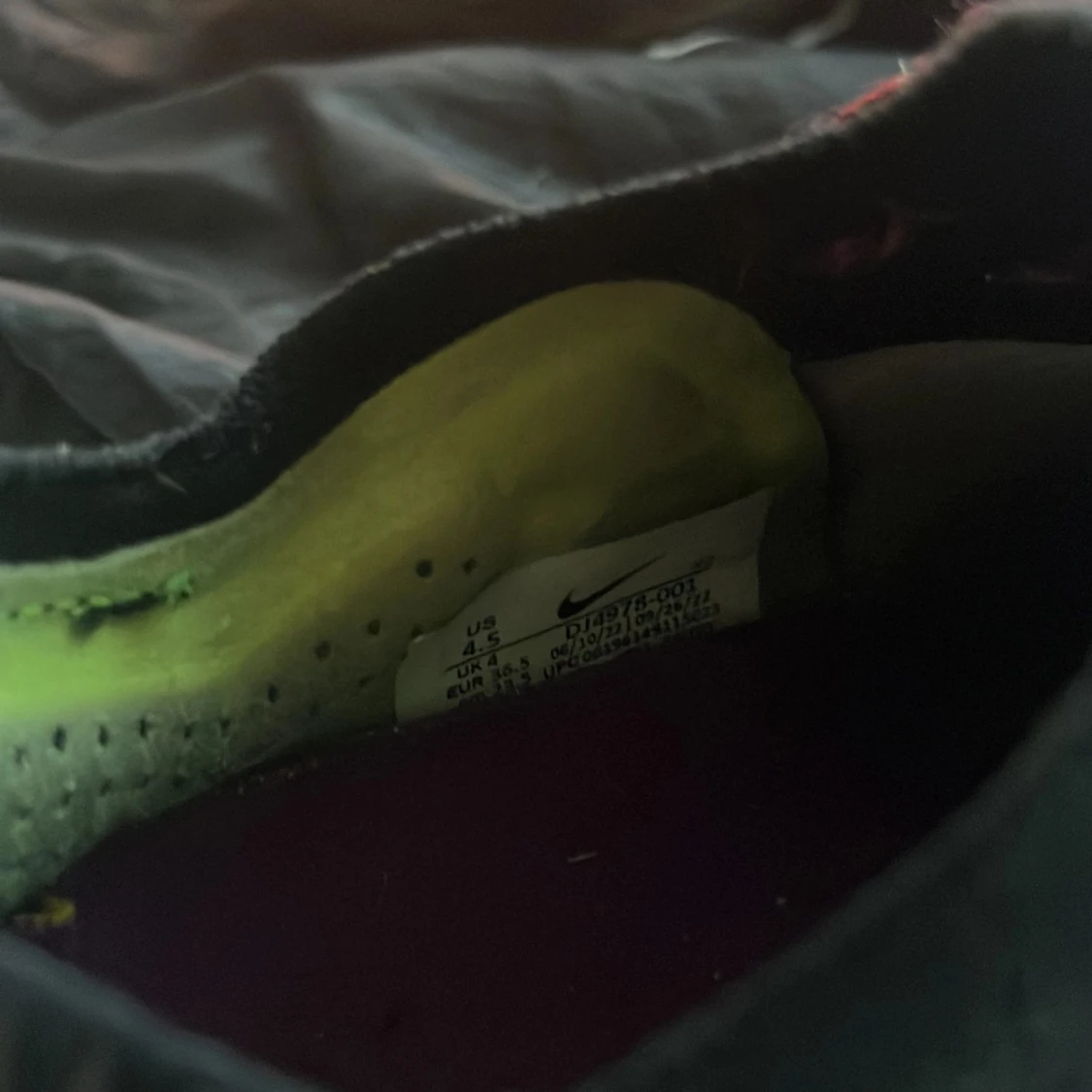 Svarta Nike fotbollsskor med lila snörning - 91