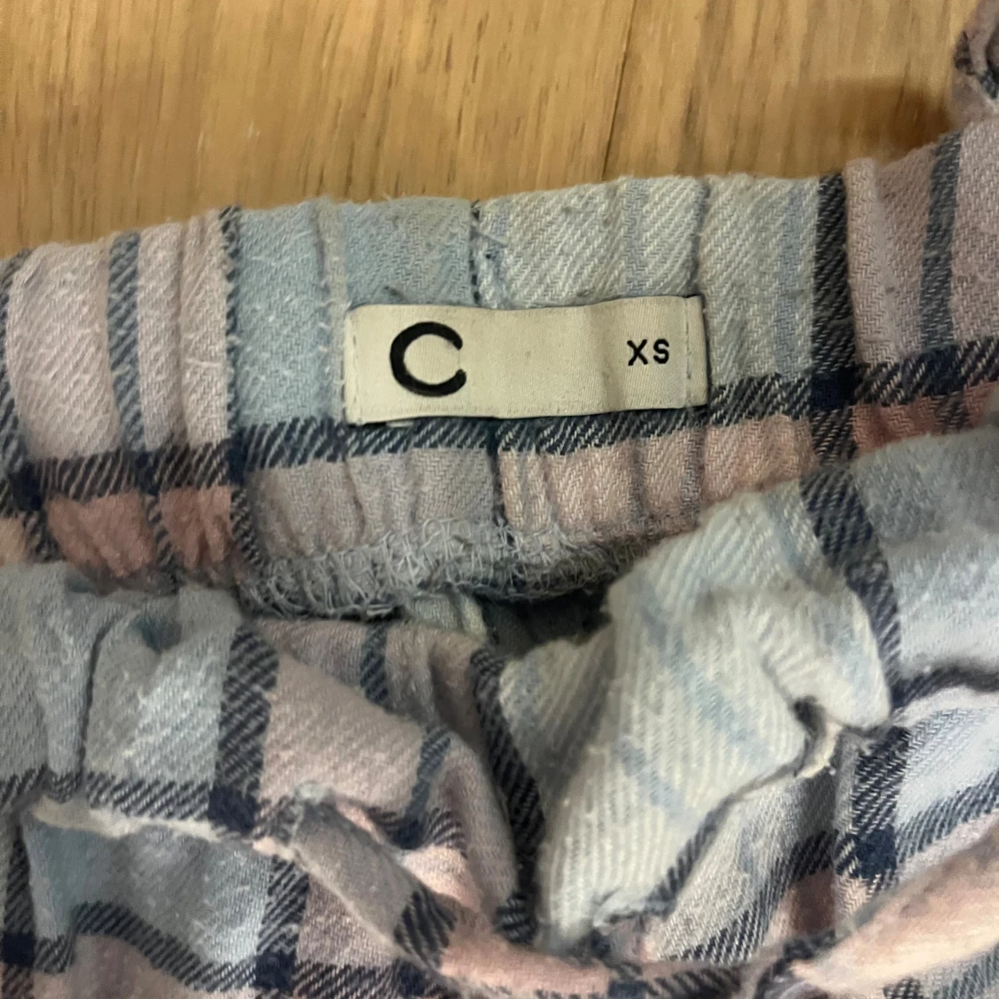 Två par rutiga mjukisbyxor XS - 4