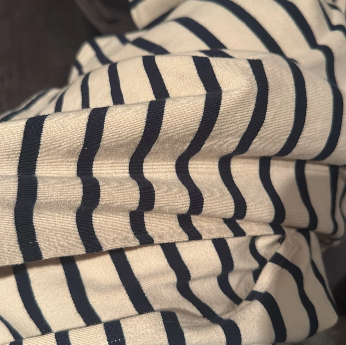 Randig tshirtklänning från H&M Mama - 3