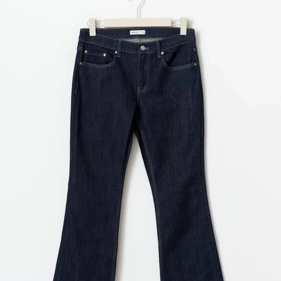 Mörkblå bootcut jeans från Gina tricot - 2