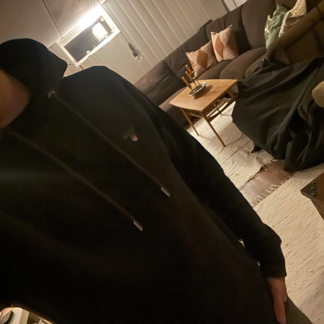 Mörkblå hoodie från GANT med huva - 4