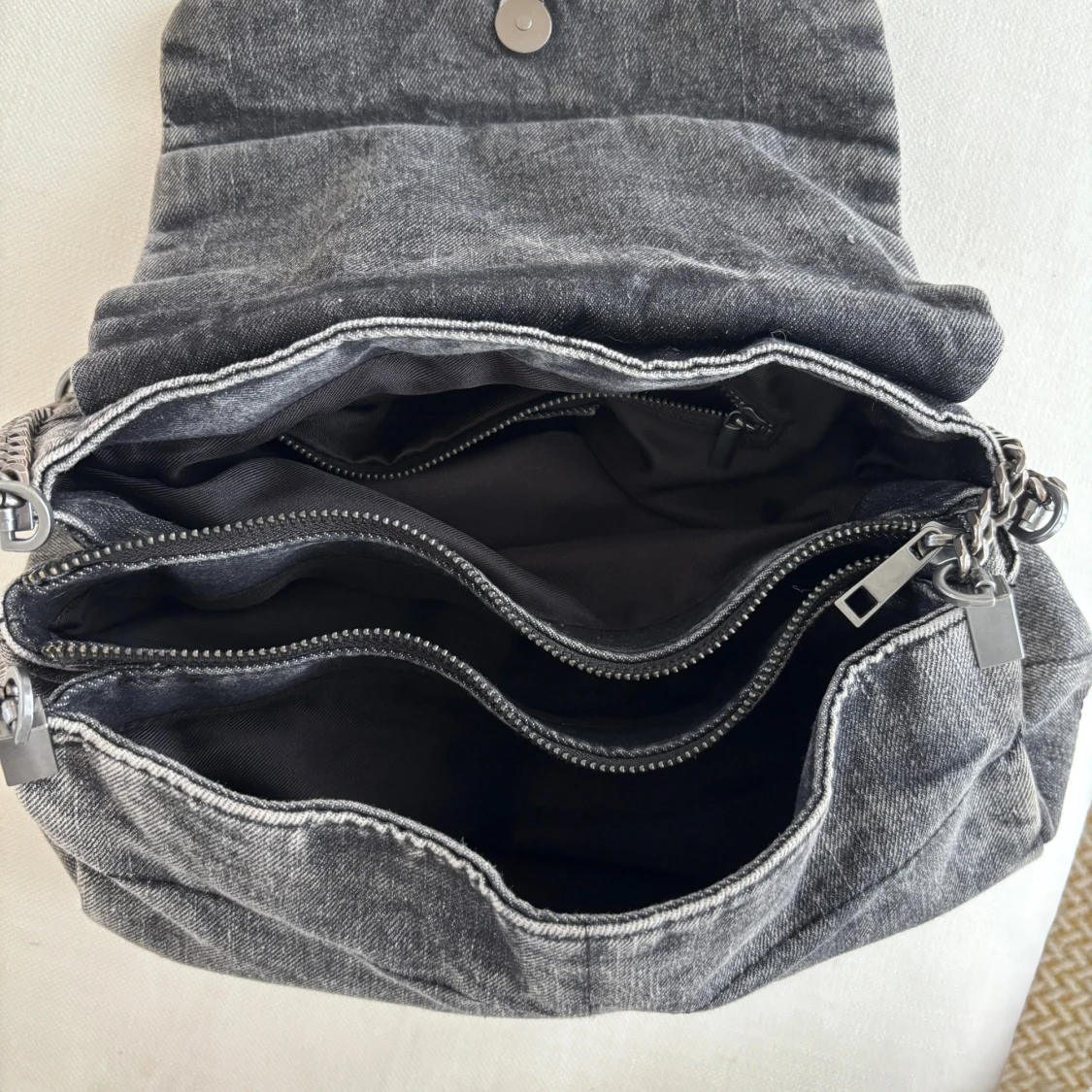 Grå axelväska i denim från Zara - 4