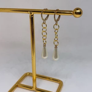 Cute pearl earrings💕🤍 - Superfina handgjorda örhängen!💞69kr/paret🥰Frakten kostar 18kr vid köp genom Swish💞