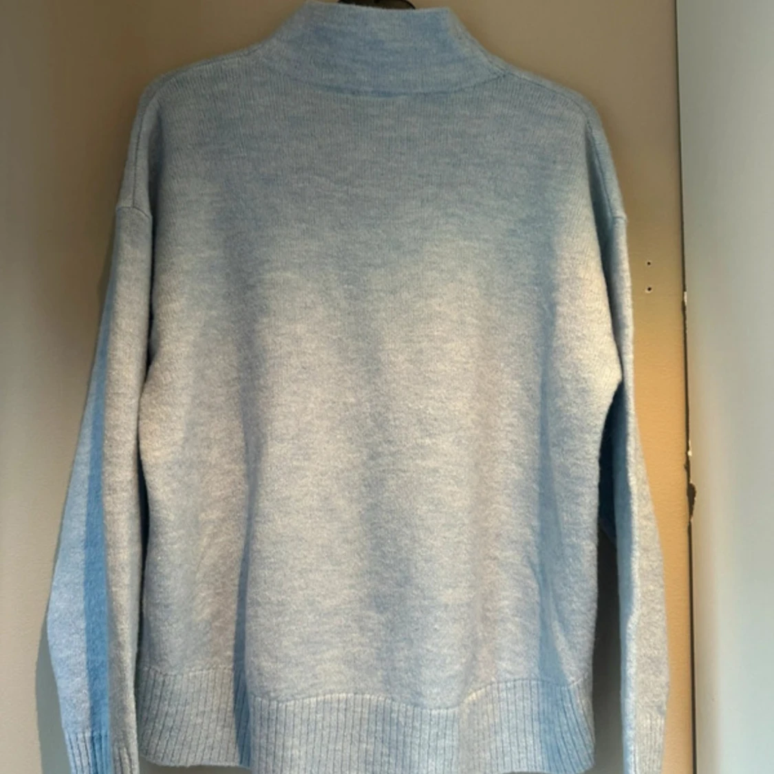 Ljusblå stickad polotröja KappAhl - 1