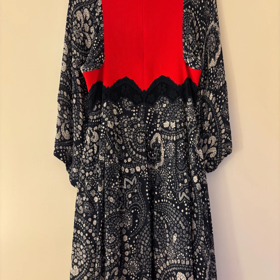 Chloé midilångklänning i viskos med spets och mönster - 4