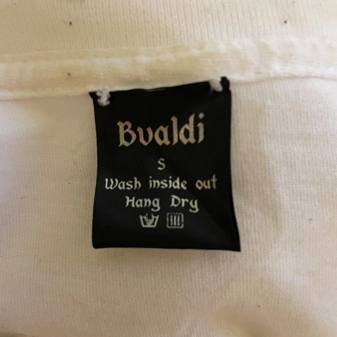 Vit t-shirt med tryck från Bvaldi - 2