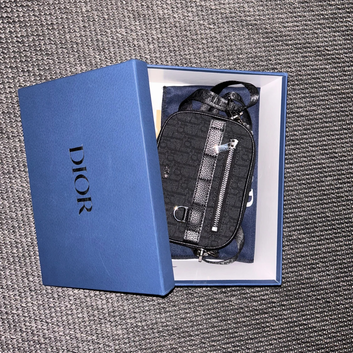 Svart axelväska från Dior