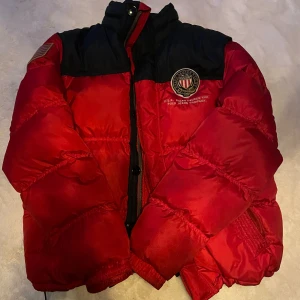 Unik ralph lauren jacka - Thiftad i New York, bra skick och såklart väldigt varm