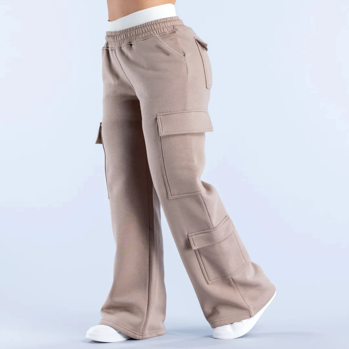 Beige cargopants med bred passform