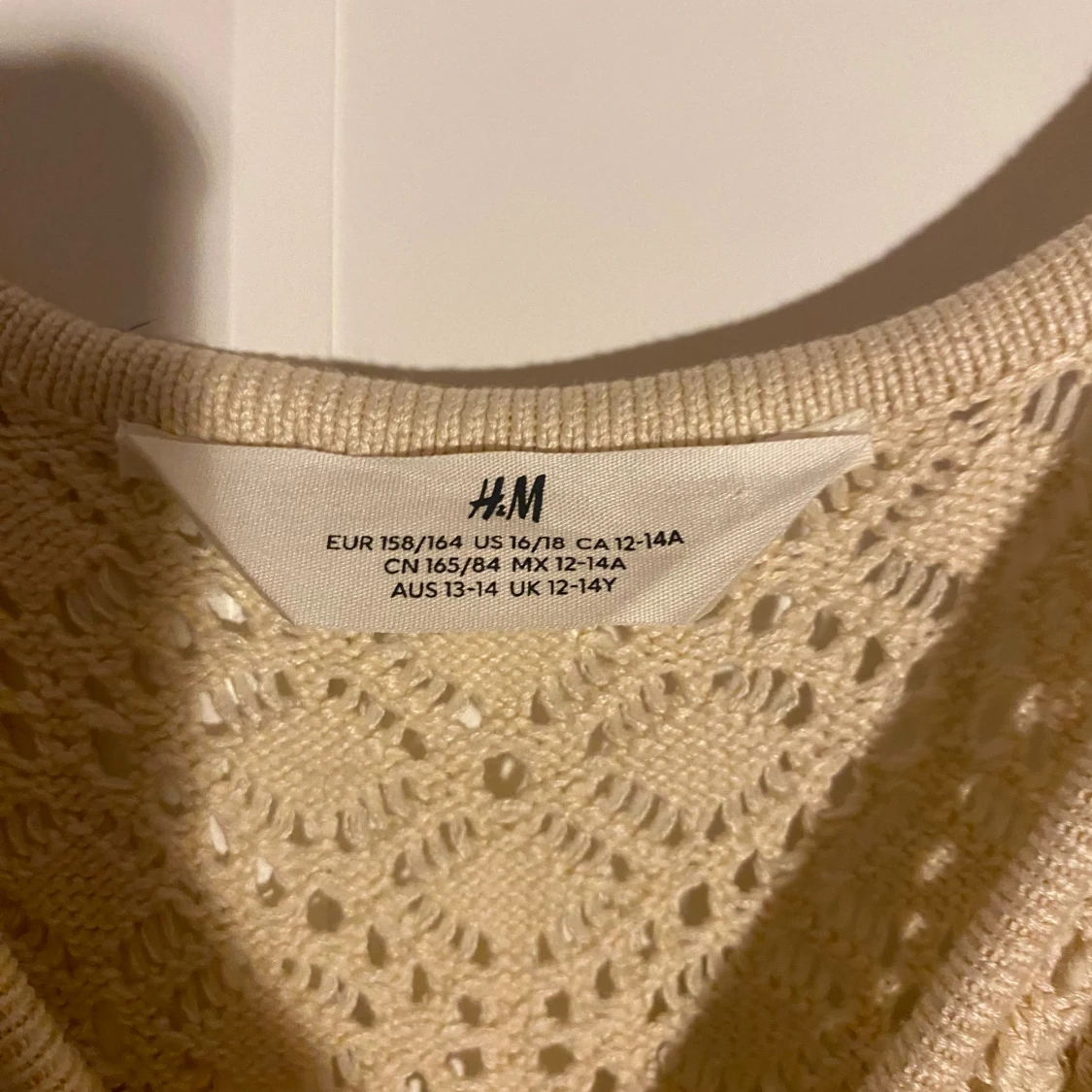 Beige spetsklänning från H&M - 1
