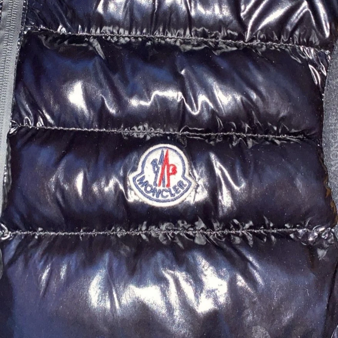 Mörkblå dunväst från Moncler - 1