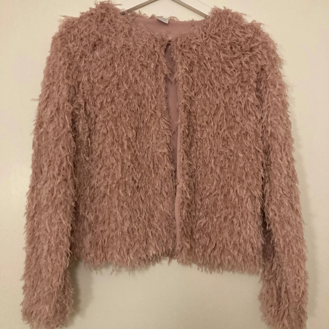 Rosa fluffig pälsjacka från Lindex