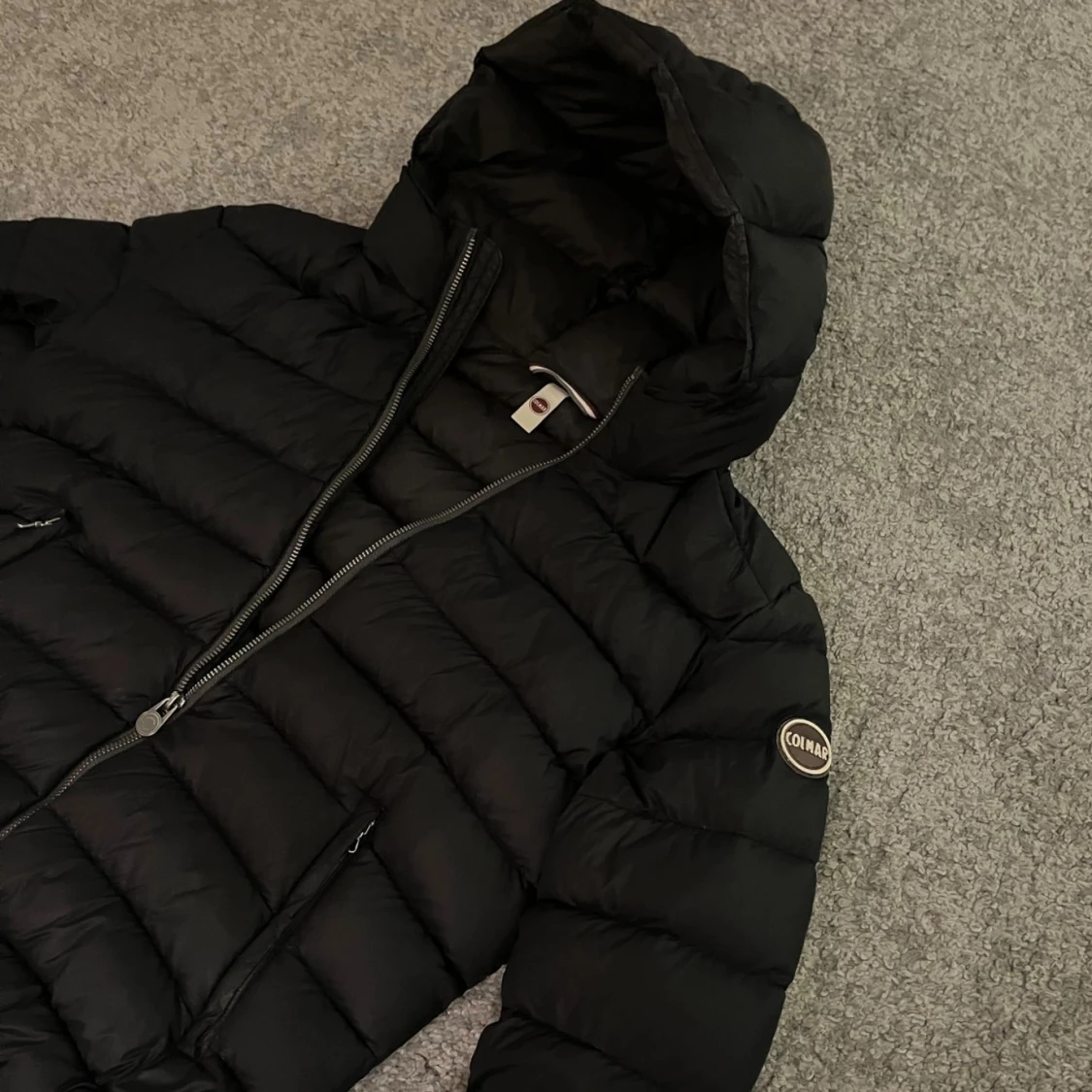 Svart dunjacka med huva från Colmar - 90