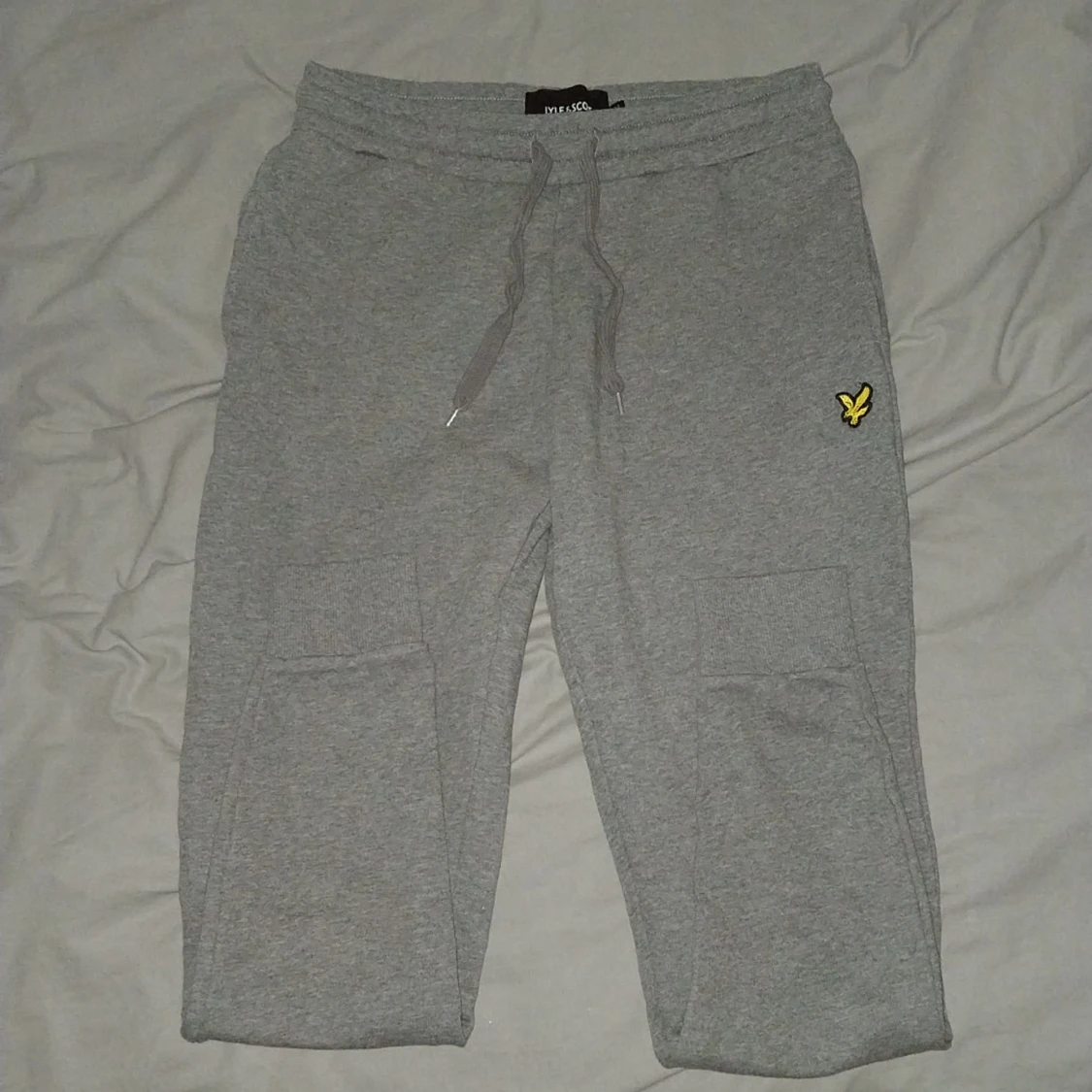 Grå mjukisbyxor från Lyle & Scott