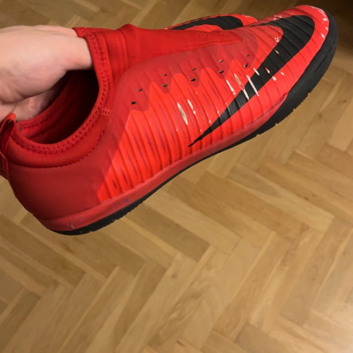 Röda nike futsal skor 