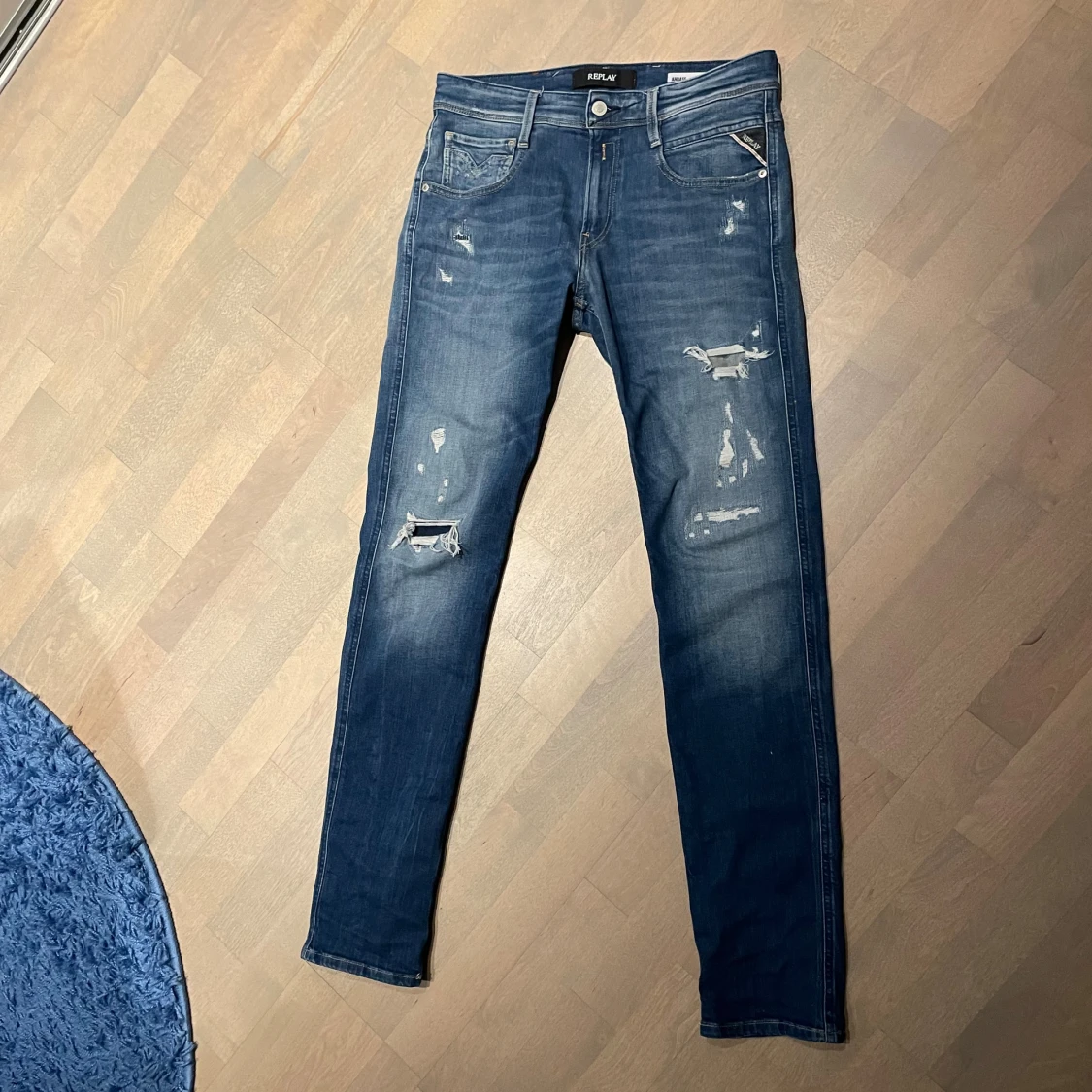 Replay Anbass blå jeans med slitningar