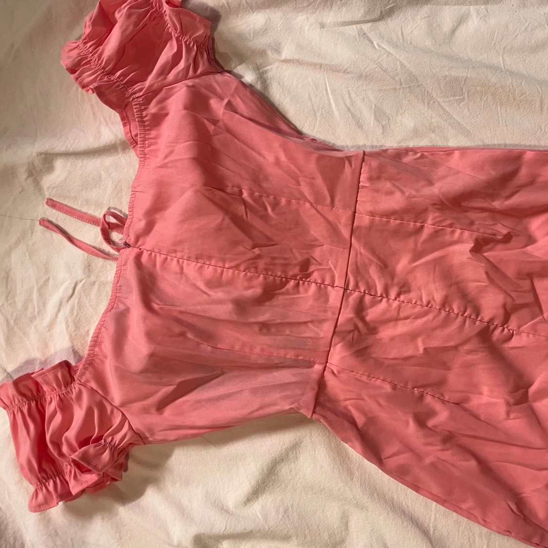 Ljusrosa klänning från Pretty Little Thing - 2