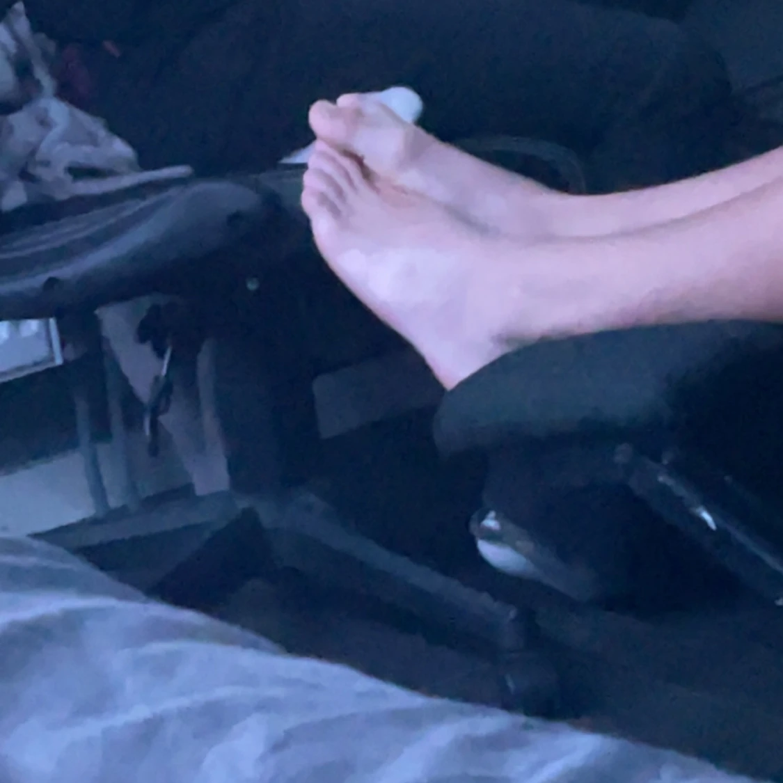 fina fötter från en söt blondin