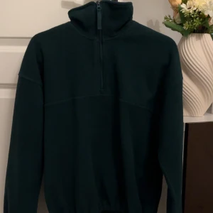 Fleecetröja med dragkedja  - Oanvänd, normal i storleken.