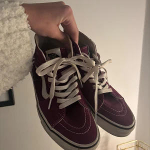 Vinröda Vans - Ascool skor som aldrig kommer till användning för mig. Färgen är vinröd/mörklila. Skriv gärna för fler bilder!