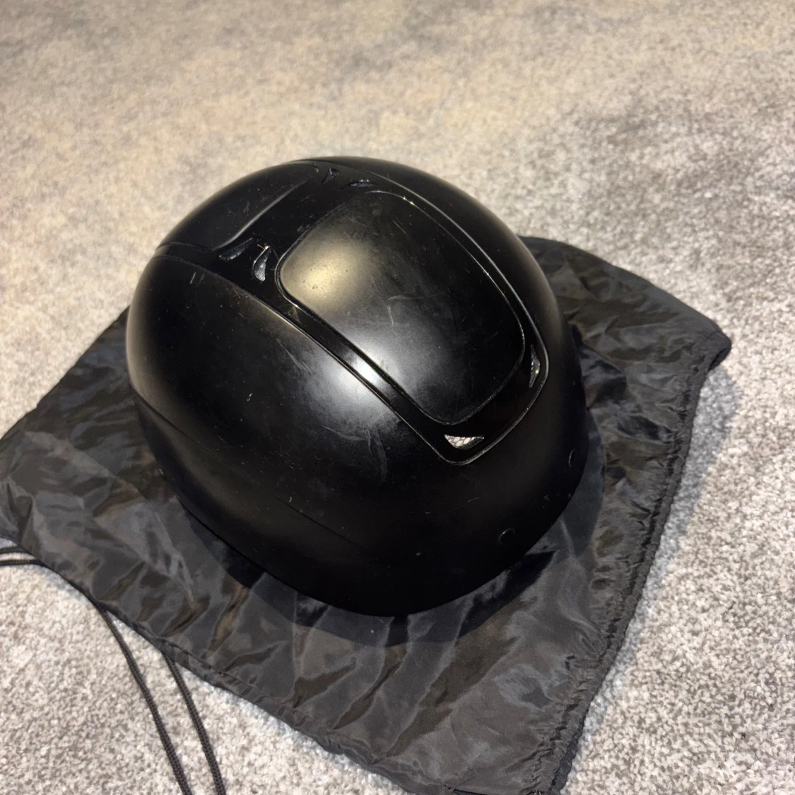 Svart ridhjälm från JH Collection - 2