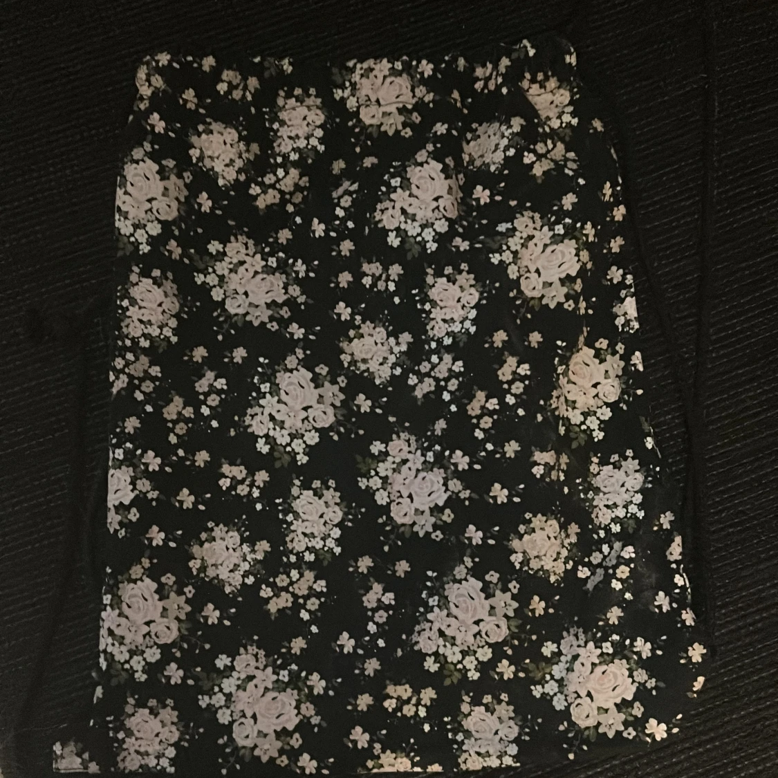 Blommig svart gympåse - 1