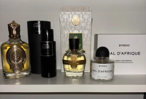 Säljer parfymer (kolla beskrivning för pris) - Säljer parfymer   Bal D Afrique Absolu, cirka 41-42/50 ml? Uppskatta mängd själv, 1500 kr    ATH Legend ca 42/50 ml, 900 kr. Pineapple emperor extrait, 50 ml flaska, uppskatta mängd själv, 900 kr och Paris Corner Nouf 100 ml flaska, 100 kr. Kvitto finns till samtliga parfymer, förpackning till alla förutom Paris Corner Nouf. Paketpris kan fixas 