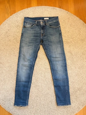 Tiger of Sweden jeans - Hej, säljer nu dessa supersnygga tiger of Sweden jeans i toppskick. Modellen är Evolve och sitter slim, storlek är 30/32. Skriv gärna om ni har frågor eller lägg gärna prisförslag då priset går att diskutera.