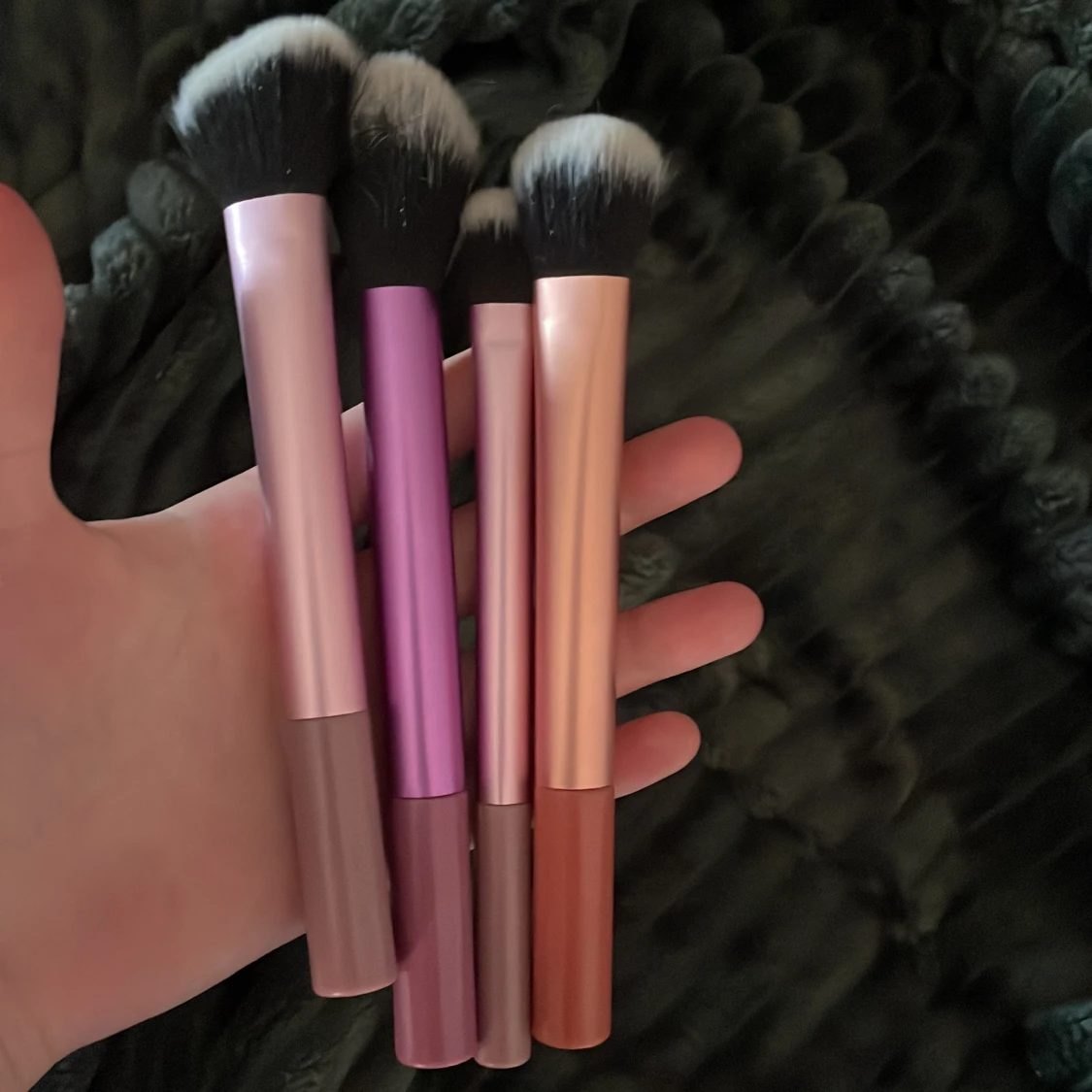 Set med fyra sminkborstar i pastell.  - 1