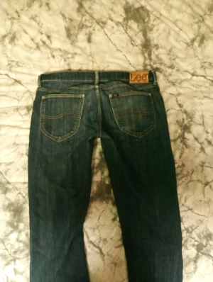 Lee Jeans  - Fina Lee jeans säljes.