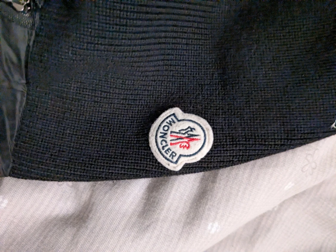 Svart Moncler pufferjacka med huva - 1